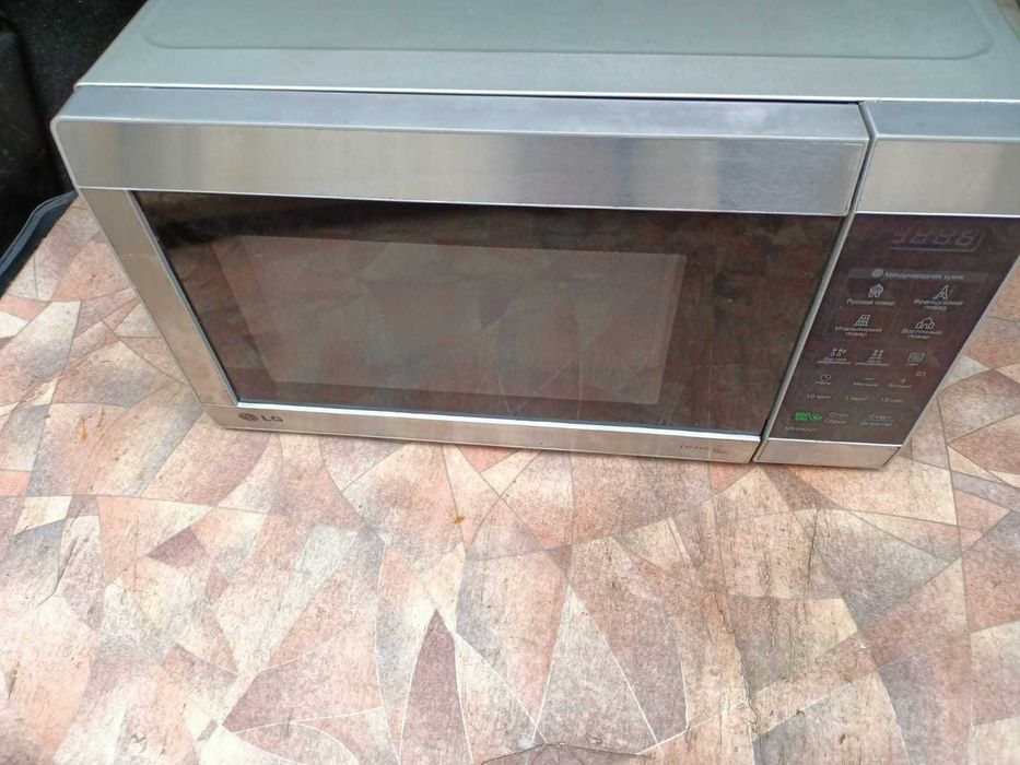 Продам рабочую микроволновую печь.