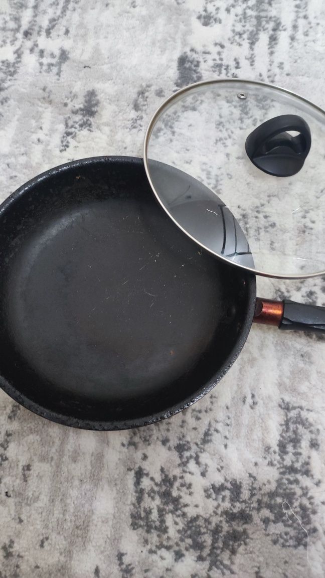 Продам сковородку антипригарная
