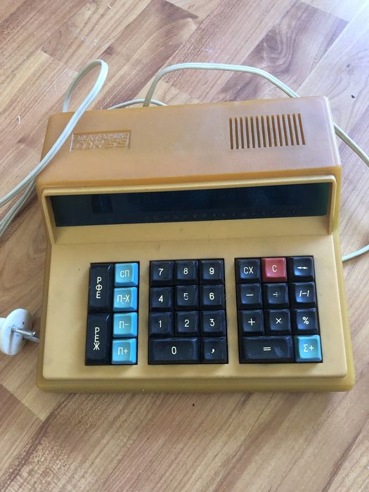 Продам советскую электрическую счетную машинку