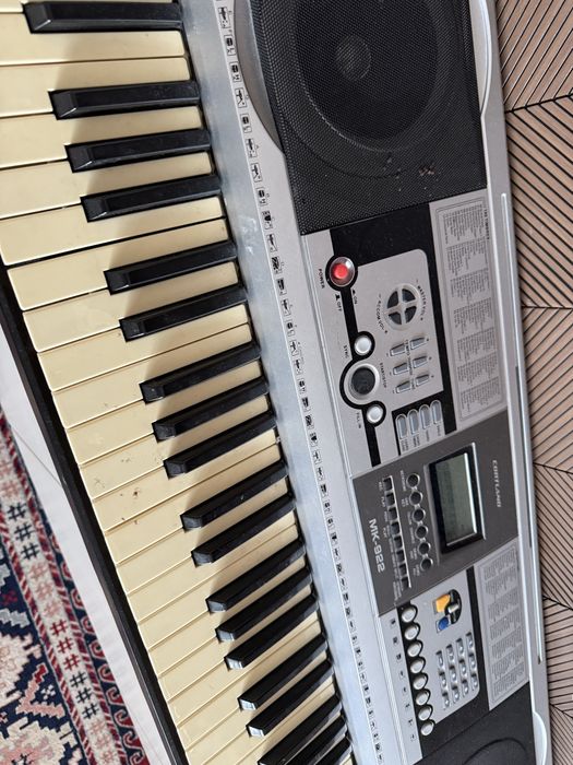 Продается синтезатор