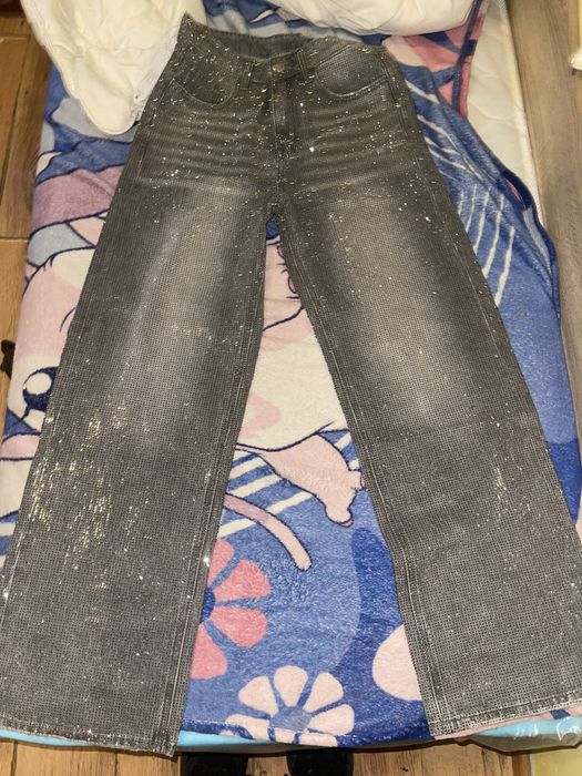 Дънки с камъни чисто нови