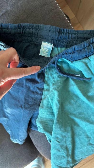 Давам дрехите безплатно.