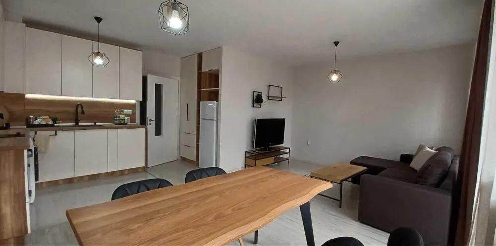 Дава се под наем Двустаен апартамент в Варна, Център - 60 кв.м за 700 € - Снимка #1