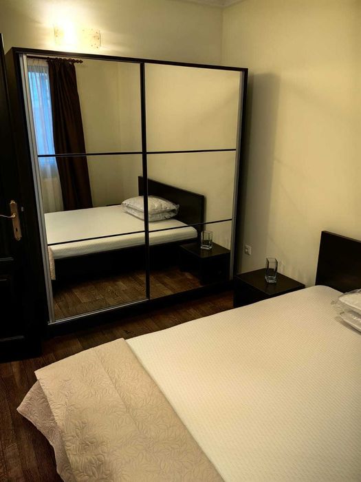 Proprietar, inchiriez apartament cu 3 camere de lux, etajul 1 din 4