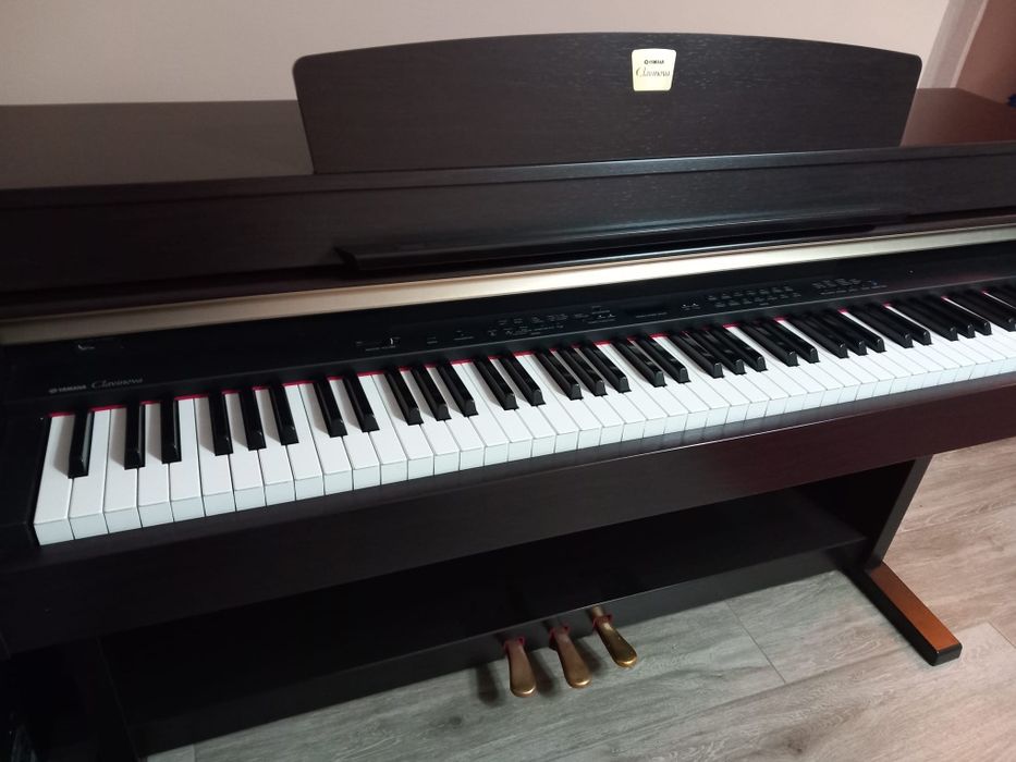 Pian digital Yamaha Clavinova CLP-330