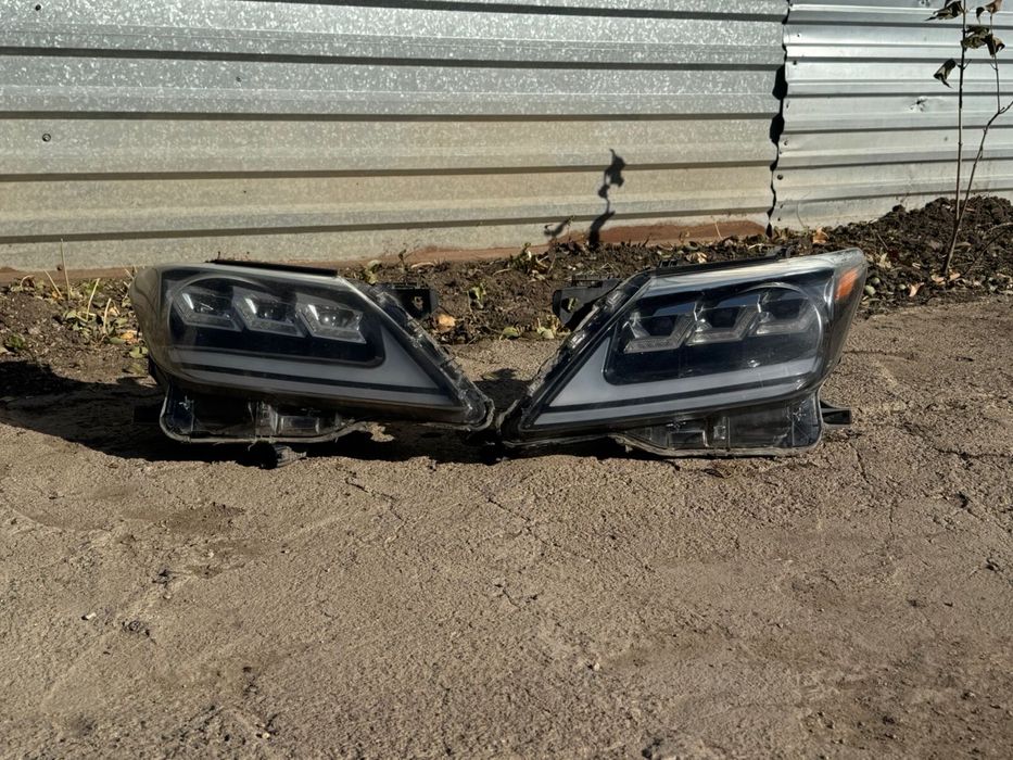 Продам передние фары на LX570