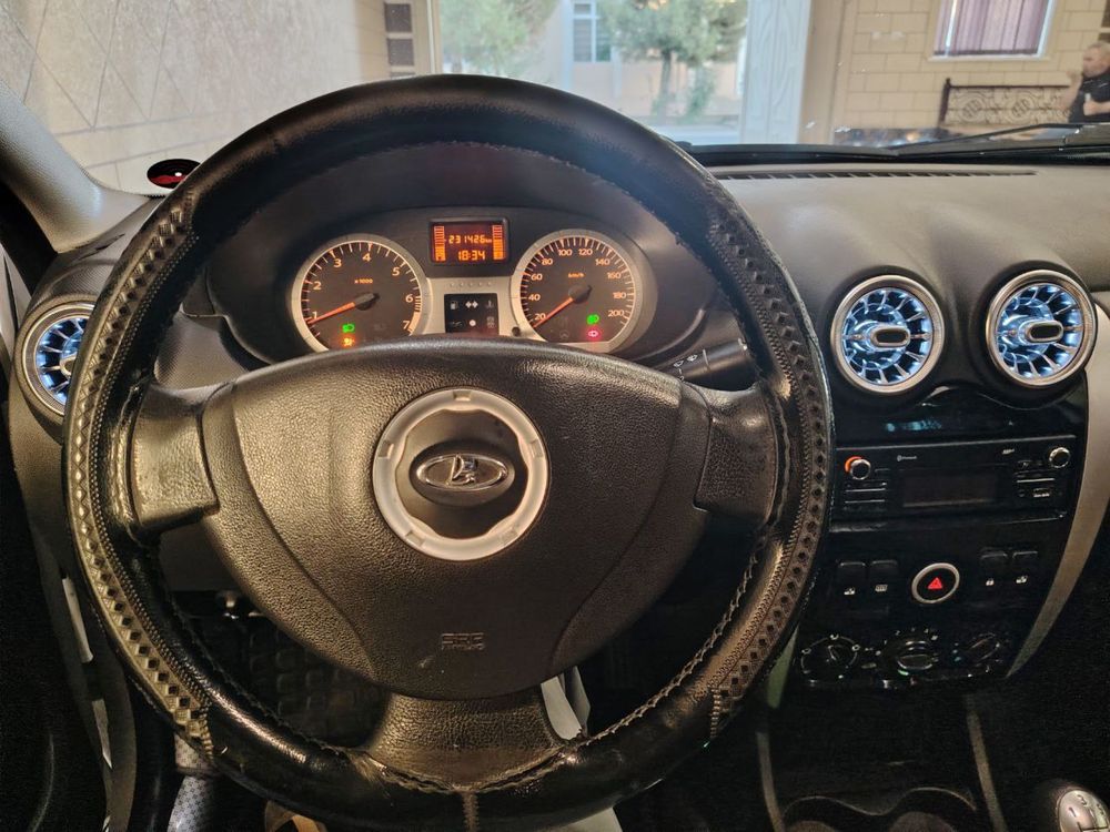 Sotiladi Narxi zor Lada Largus 2019