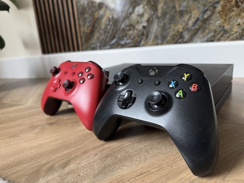 Xbox one x 1tb много игр