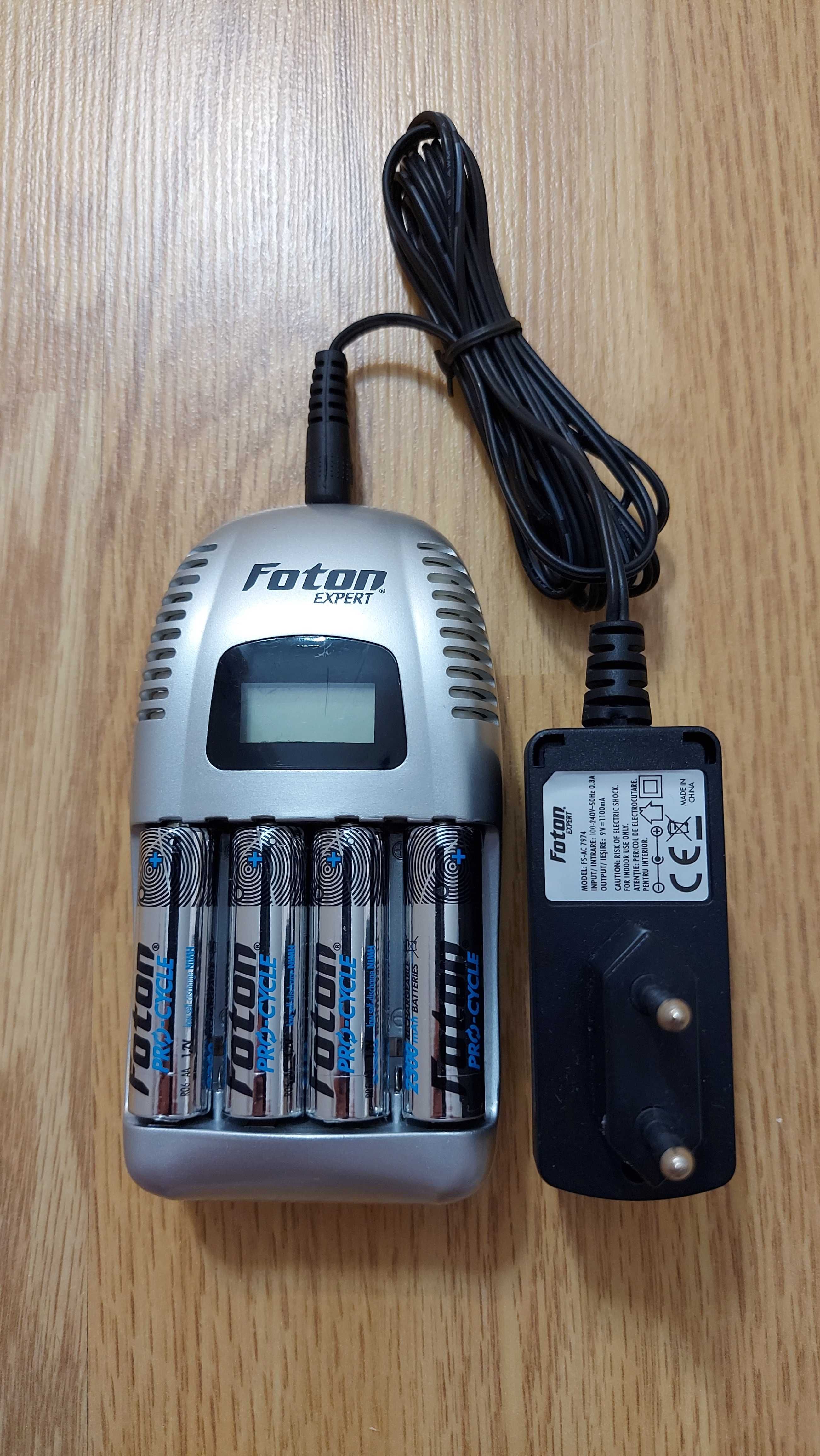 Incarcator Foton Expert model FS 7974 acumulatori reincarcabili