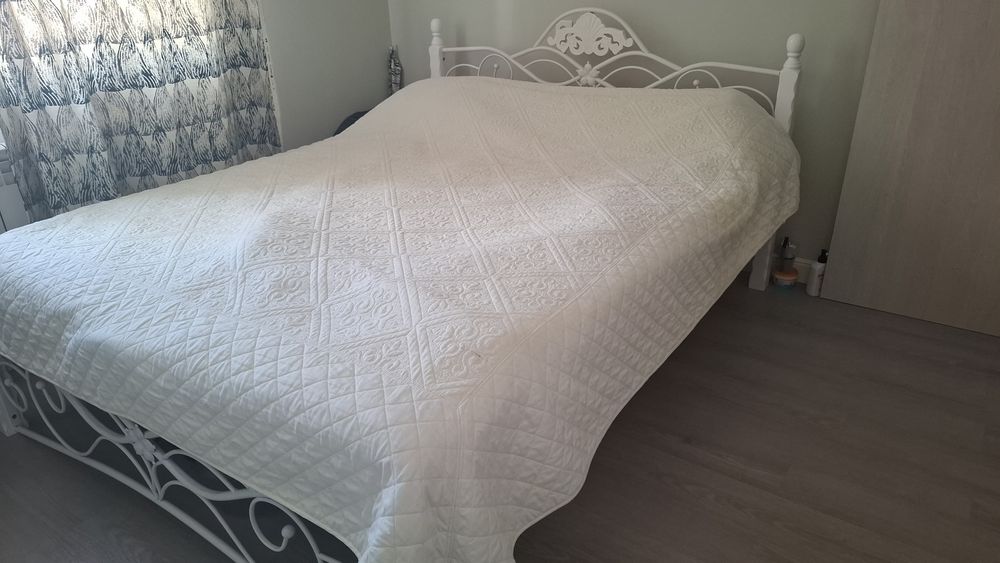 Продам кровать с матрасом