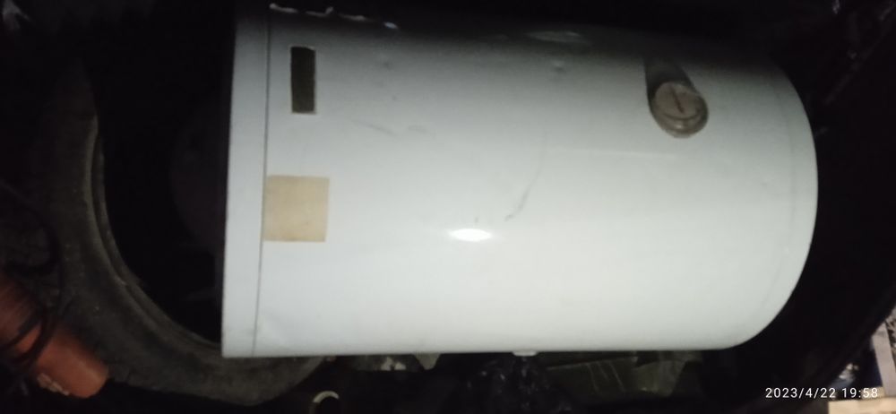 Продам срочно бойлер на 100 литров.