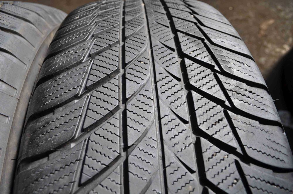 SET 4 Anvelope Iarna 225/60 R18 BRIDGESTONE Blizzak LM001  - Runflat