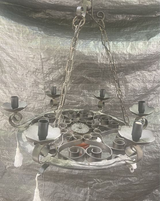 Vând lustră din fier forjat