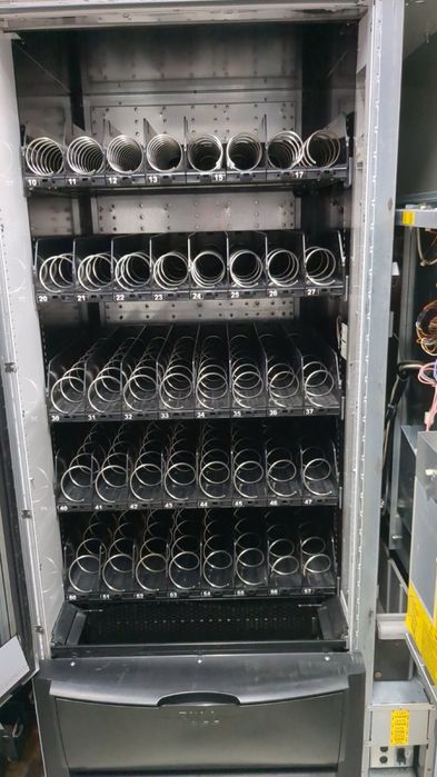 Вендинг автомат снакс хладилен Necta Sfera