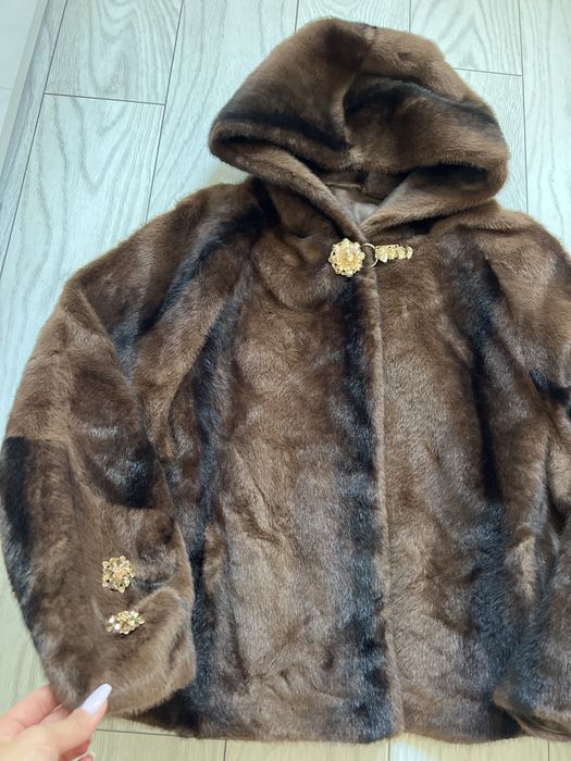 Haina blana cu aspect natural