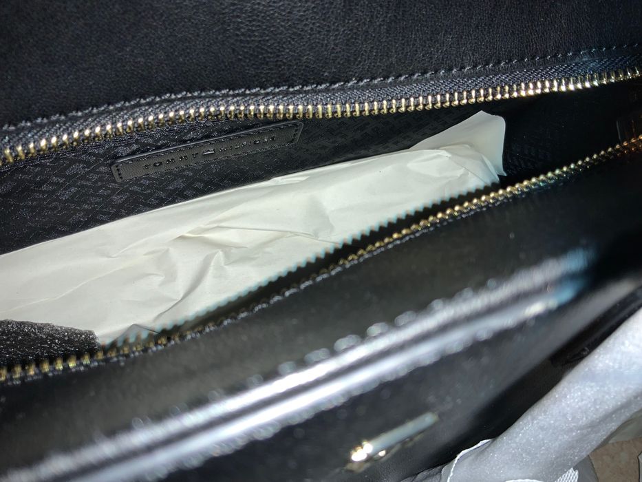 Tommy Hilfiger чанта