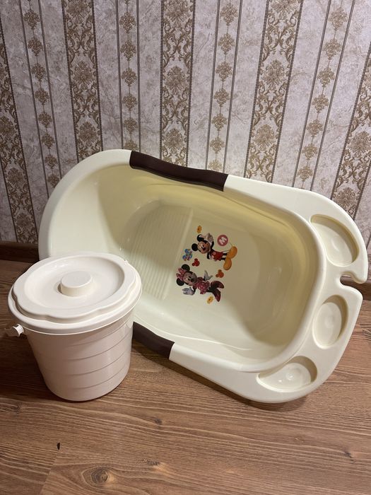 Bolalar oqatlanadigan stoli