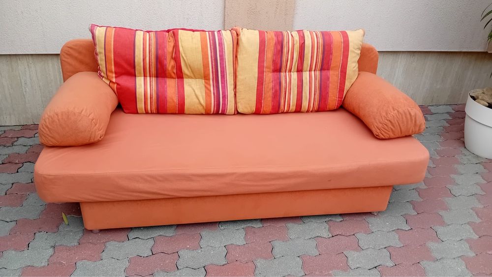 Canapea extensibila cu loc de depozitare