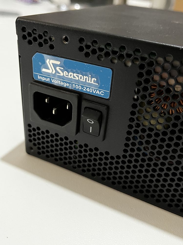 Захранване Seasonic G550W