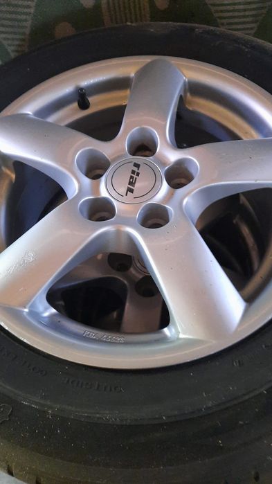 De vanzare 2 seturi de jante cu cauciucuri R14 si R15 vw 5x112 si opel
