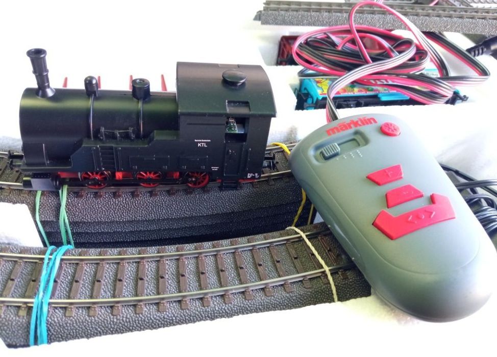 Set marklin digital trenulet electric 

Locomotiva dotată cu decodor d