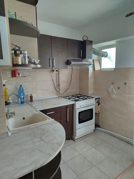 Închiriez apartament 3 camere în Târgu Neamț