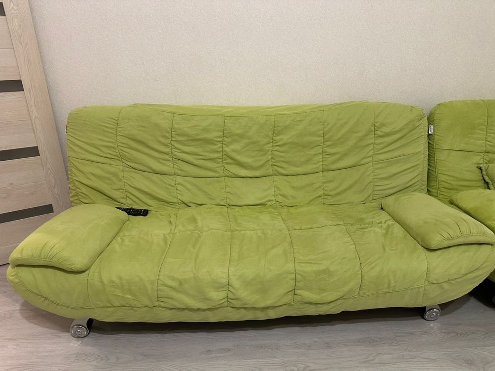 Продам диван с креслами