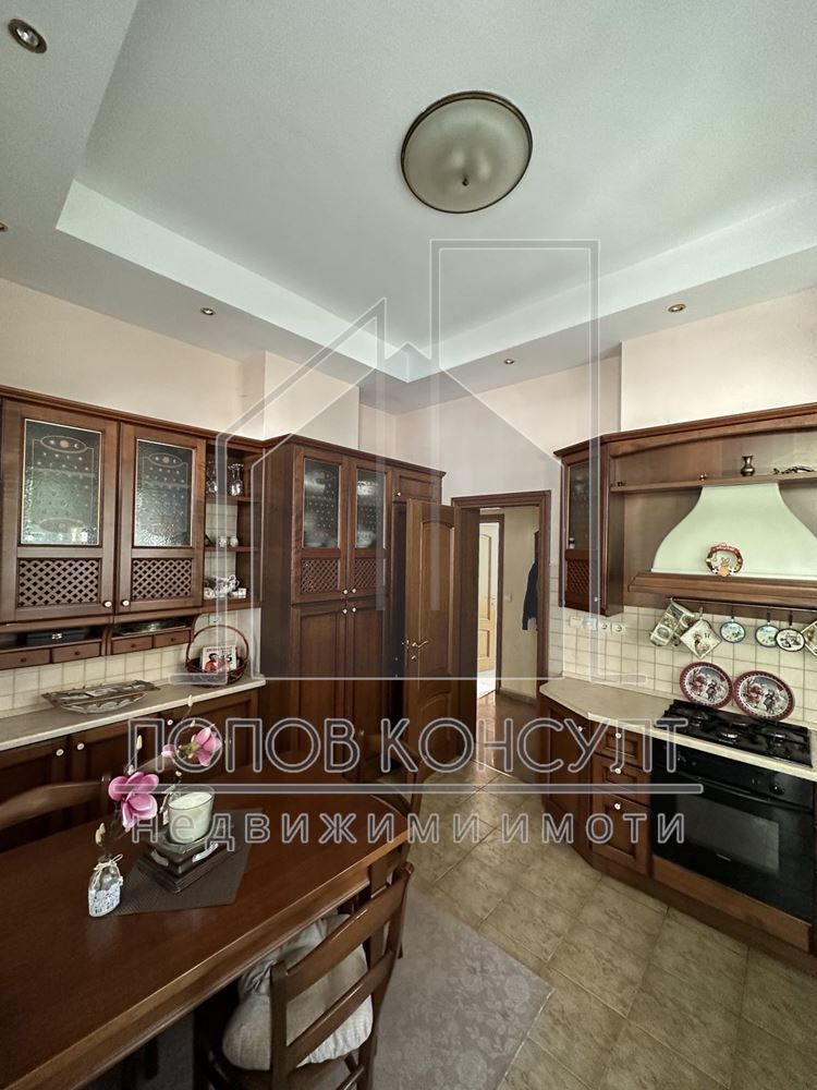 Продава се Къща в Пазарджик, Идеален център - 891 кв.м за 623 €/кв.м - Снимка #7