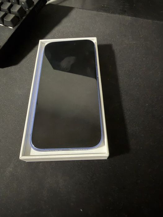 iPhone 16 Albastru – Ca nou, baterie 100%, fără zgârieturi