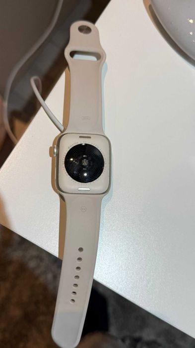 Vând Apple Watch SE 2025 – Starlight (aluminiu), curea 45 mm S/M