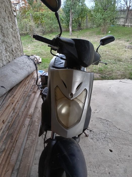 Vând douo scutere, și o trotinetă