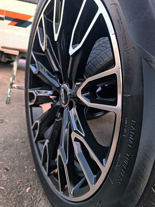 Я.20.ламбаржи урис янги