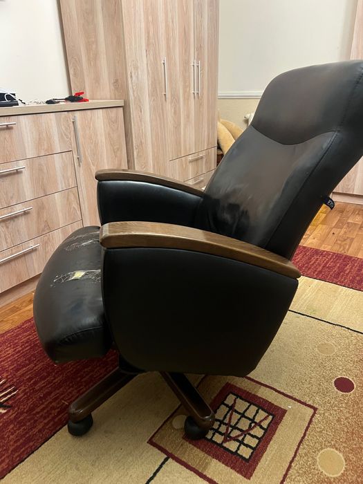 Кресло для офиса/ кабинета