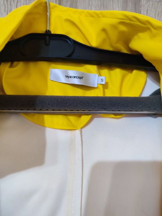 Яке за дъжд с качулка