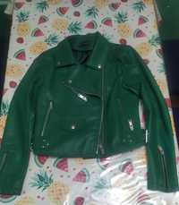Продам куртку из кожзама зелёного цвета
