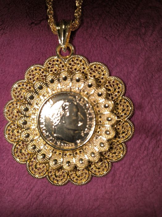 Salbă metal comun culoare aurie