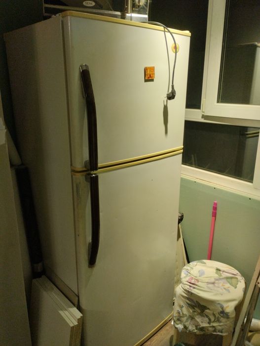 Продам холодильник