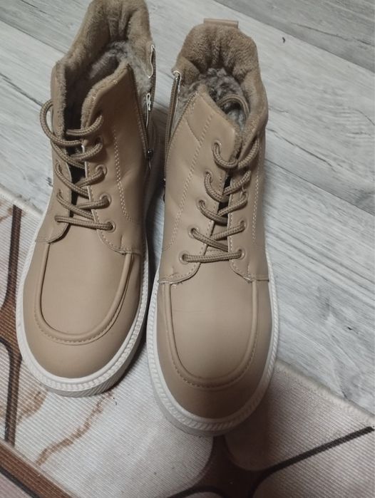 Продам ботинки зимние