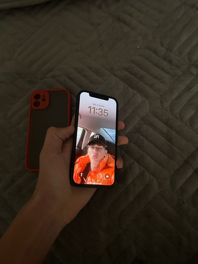 Vând iPhone 12 64gb