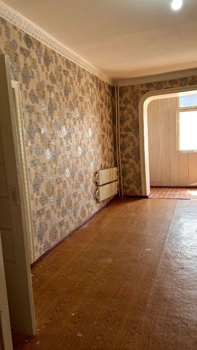 Учкудук шахрида 1хонали 12 мкр 3этаж срочно квартира сотилади.