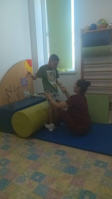 Denis are nevoie de ajutor pentru Terapii