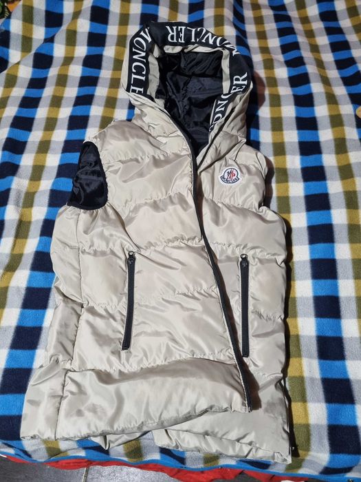 Geaca fără mineci moncler