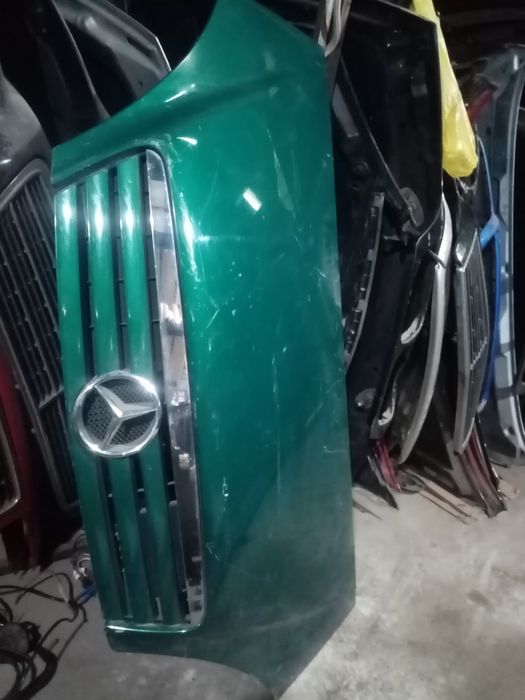 Капот на Mercedes A класса из Германии