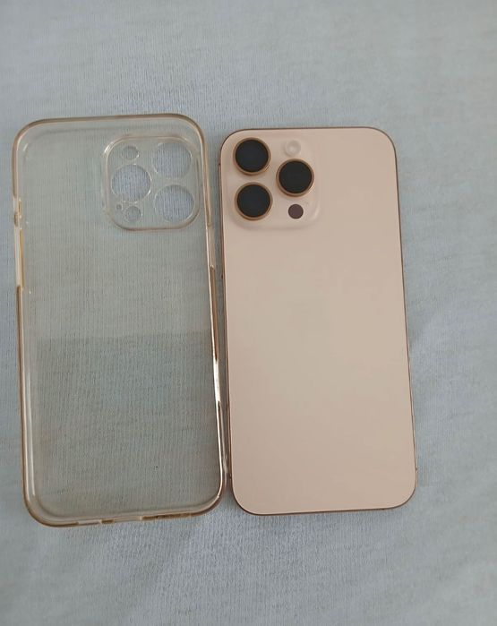 Продавам iPhone 16 Pro Max 256 в цвят десерт