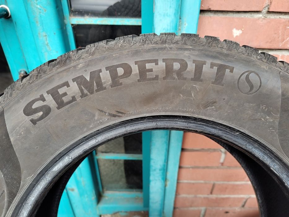 Продавам 4бр. Зимни гуми 215/65/16 Semperit