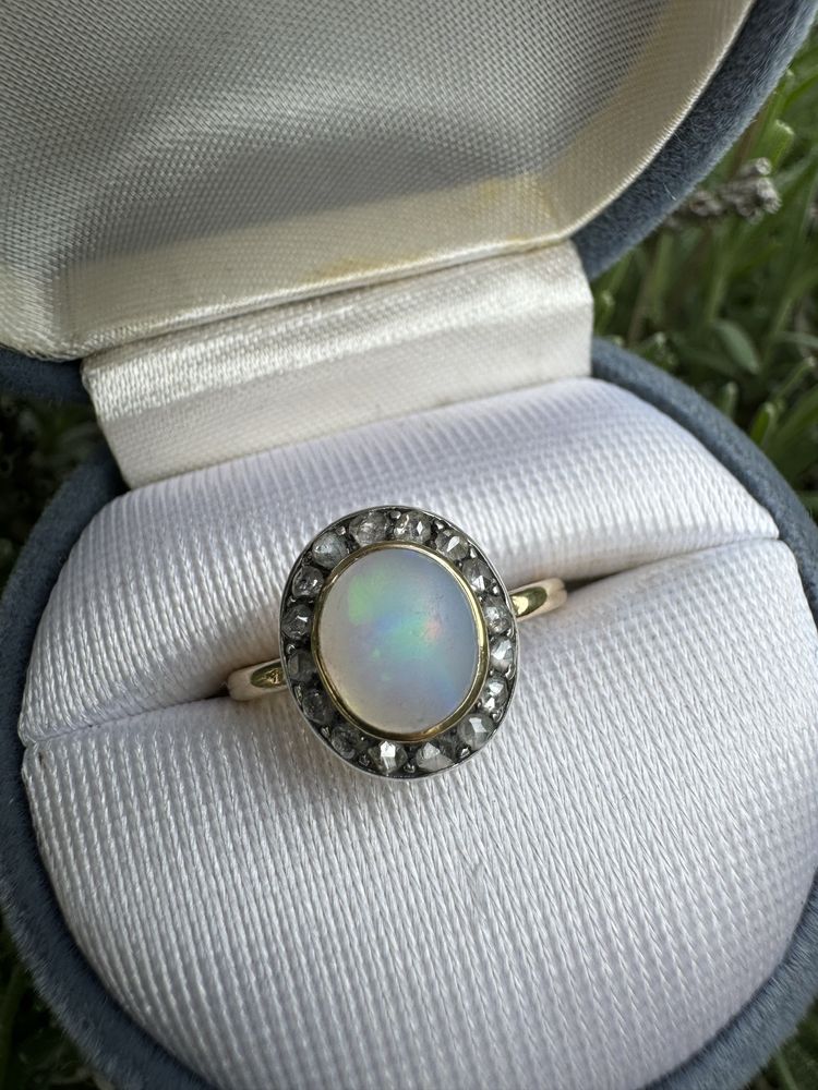 Inel aur 18 k diamante montate in argint si opal