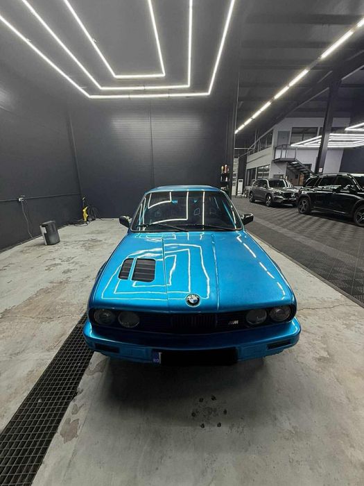 BMW Seria 3 BMW E30 2.5 Turbo a schimba cu un SUV sau o limuzină.