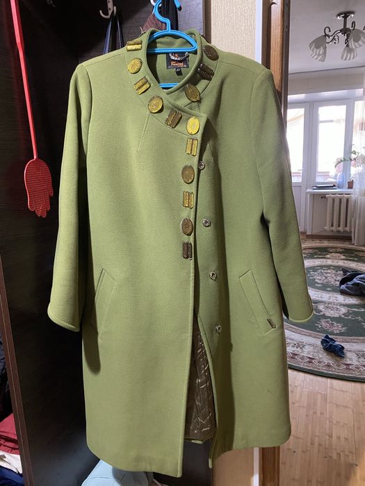 Продам пальто осенний в хорошем состояние.Цает хорошей.