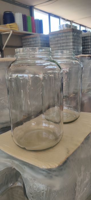 Vând Borcane 4,25 litri pentru conserve preț 3,5 lei