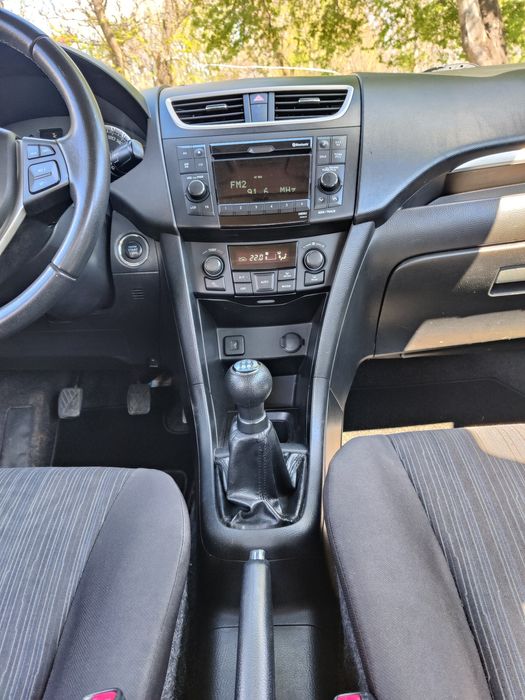 Suzuki Swift-1.2 VVT-I,Trapă-incalzire scaune-Climă-keylees-Carte RO